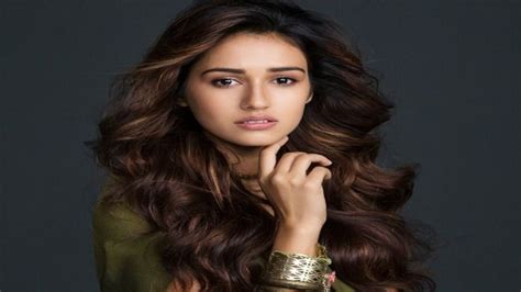 disha patani height in feet|Disha Patani Wiki, Boyfriend, Height, Age, Family,。